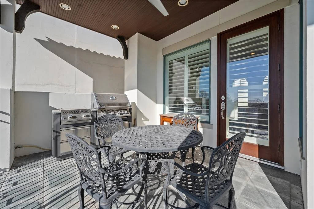 Photo of Unit E at 1700 Sunset Boulevard