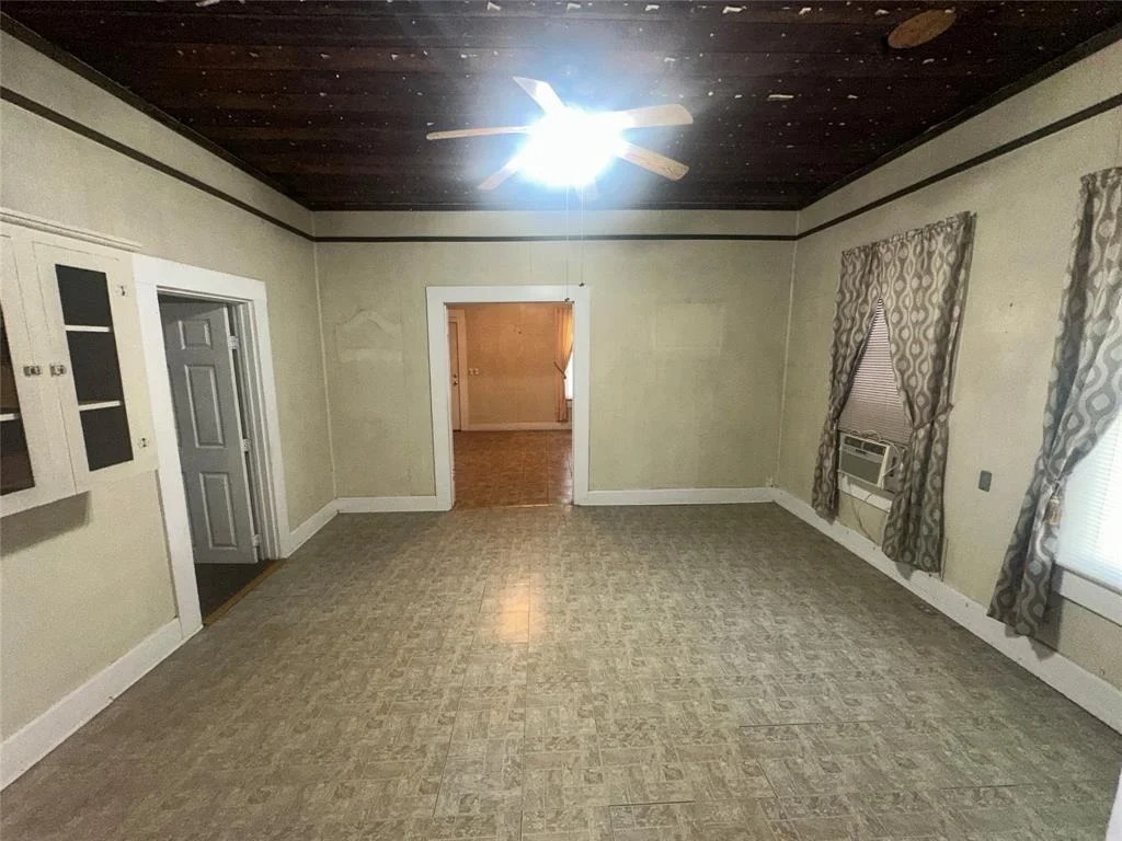 Photo of 5922 Railroad Street