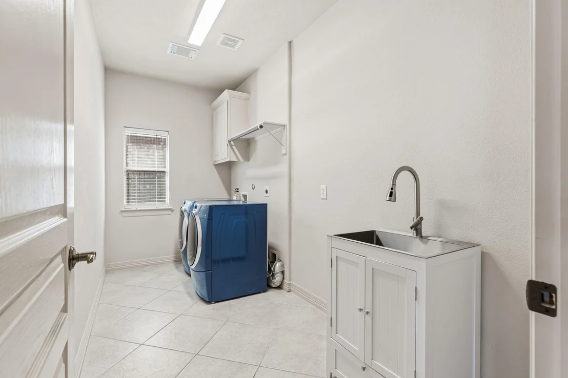 Photo of 8411 Middle Canyon Road