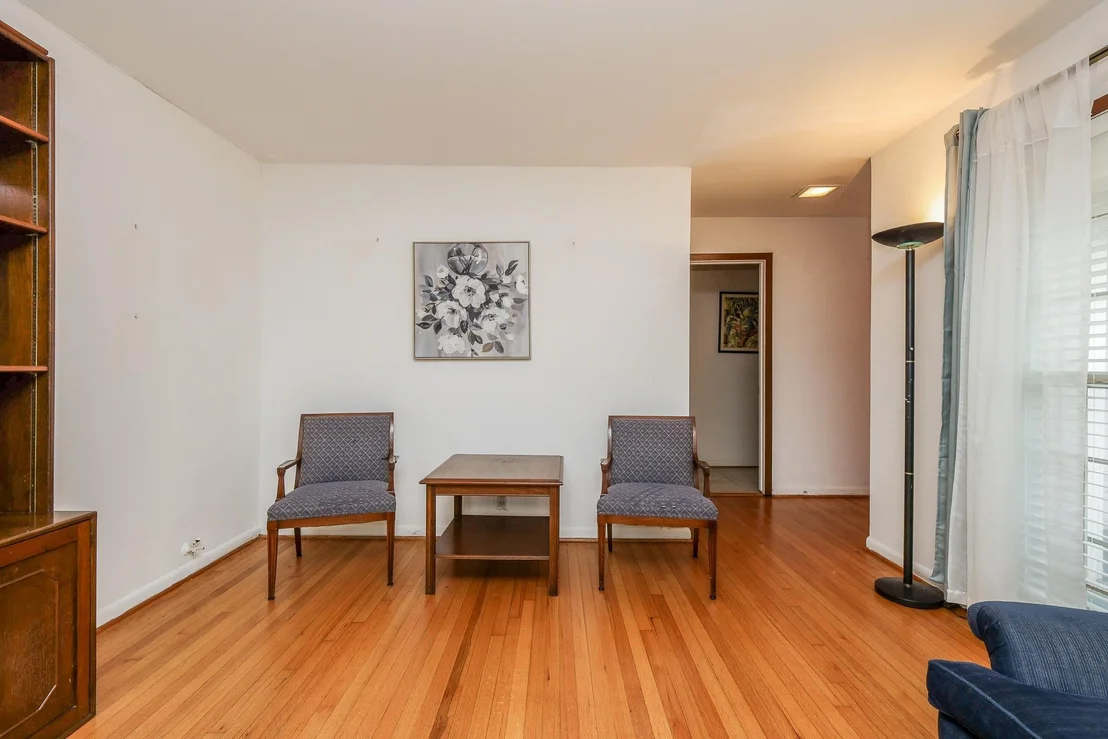 Photo of 6834 Hendon Lane