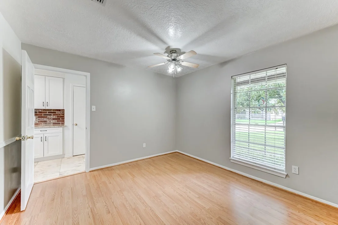 Photo of 12211 Plumpoint Drive