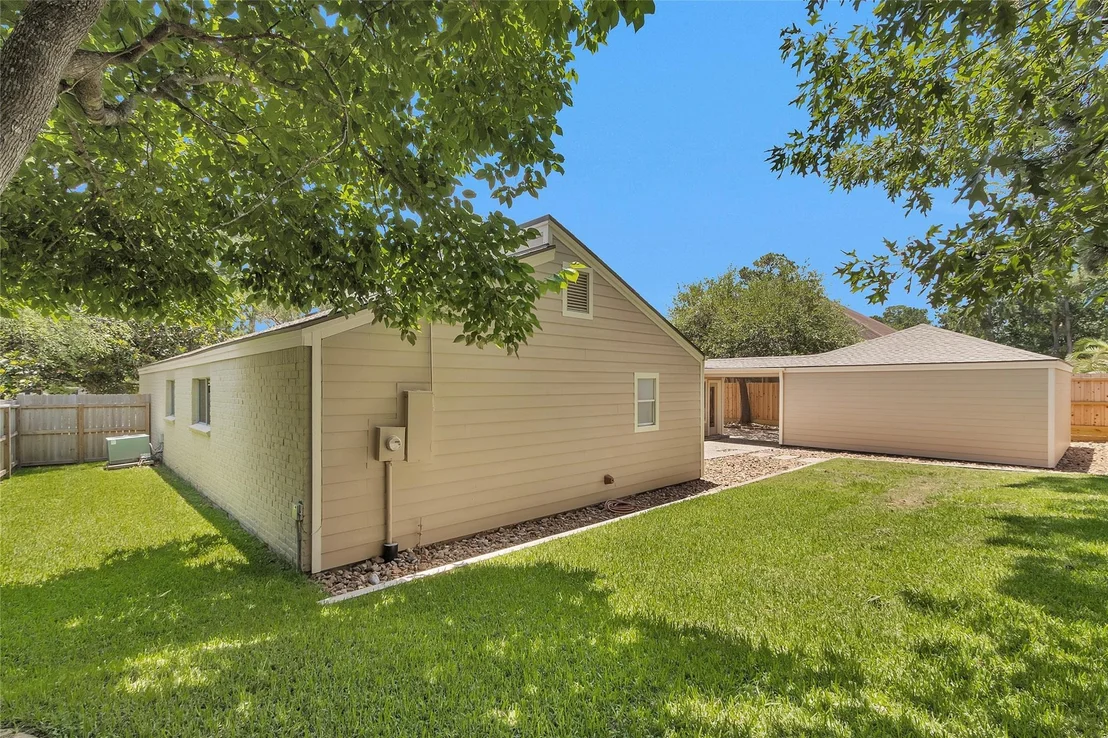 Photo of 11830 Thoreau Drive