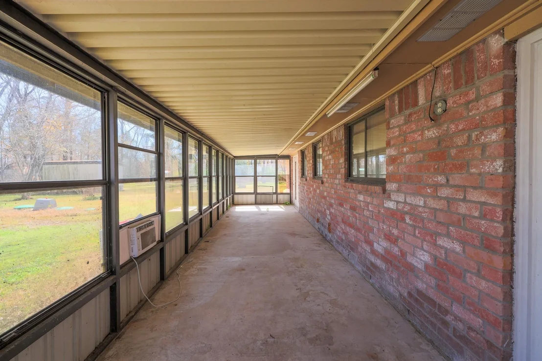 Photo of 20427 Lakeside Drive