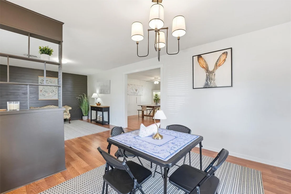 Photo of 2412 Airline Drive