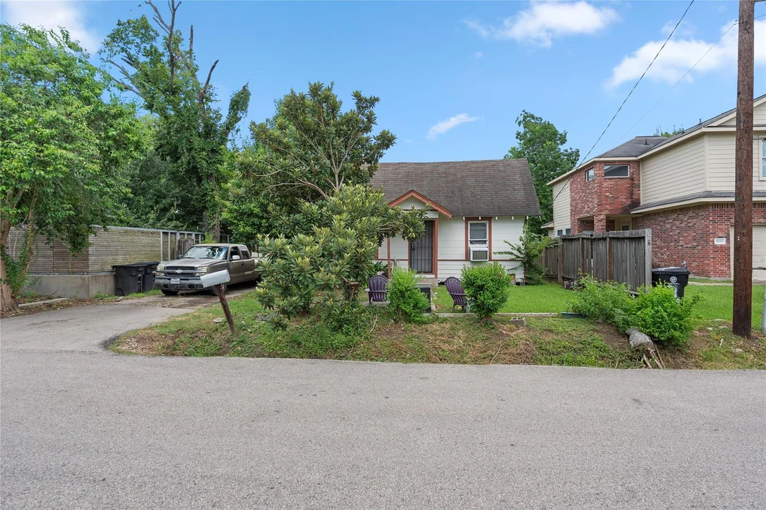 Photo of 5902 Grace Lane