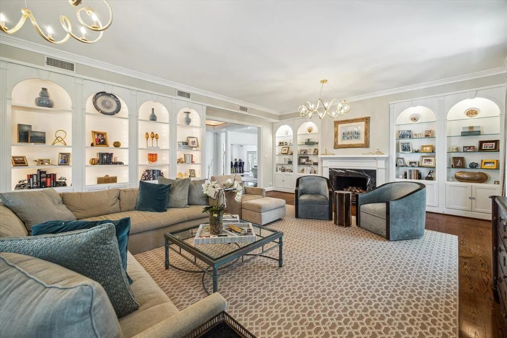 Photo of 2411 River Oaks Boulevard