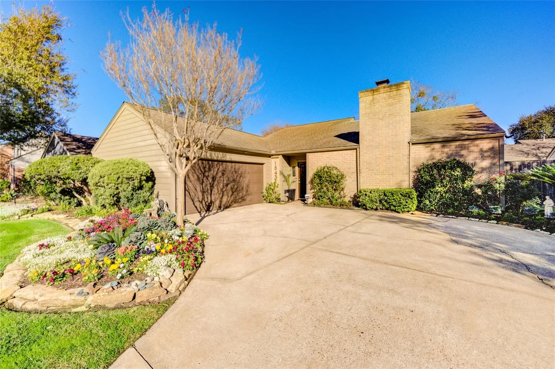 Photo of 1843 Round Lake Drive