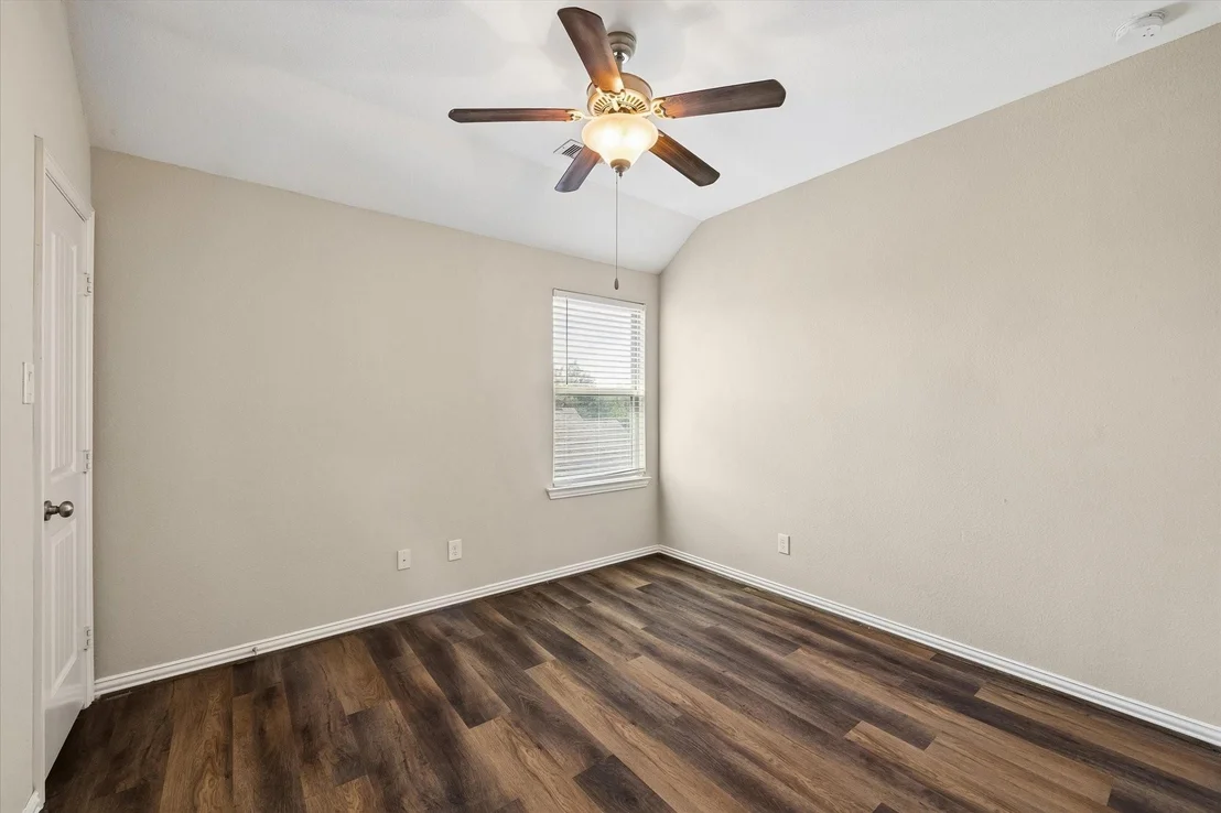 Photo of 660 Oak Circle Drive E