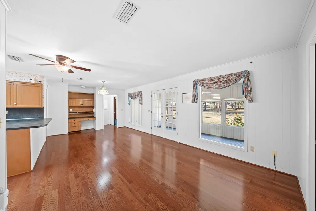 Photo of 1204 Live Oak Lane