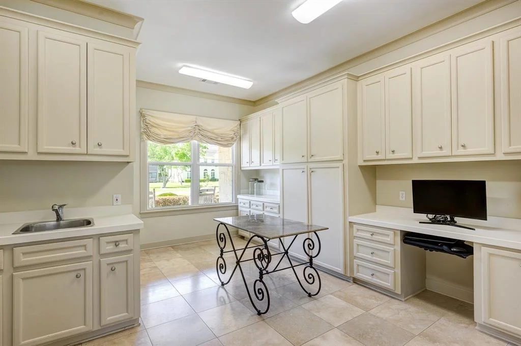 Photo of 702 Mulberry Lane