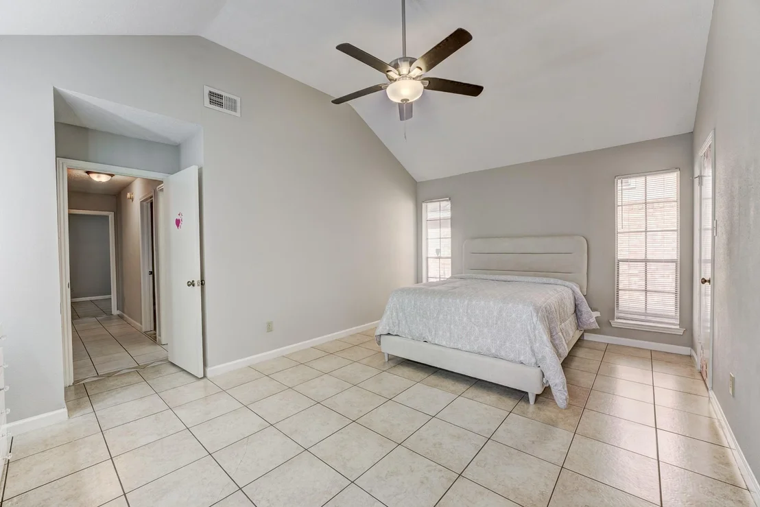 Photo of 16134 Beechnut Street