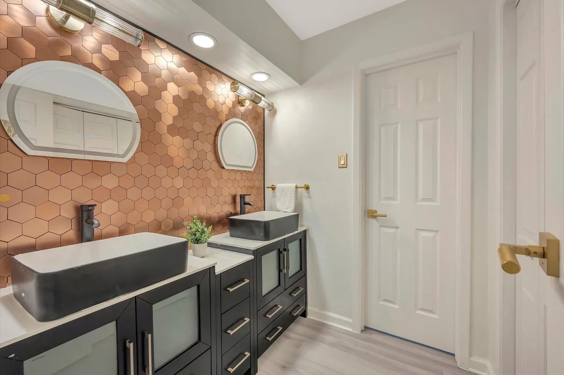 Photo of 910 Beachcomber Lane