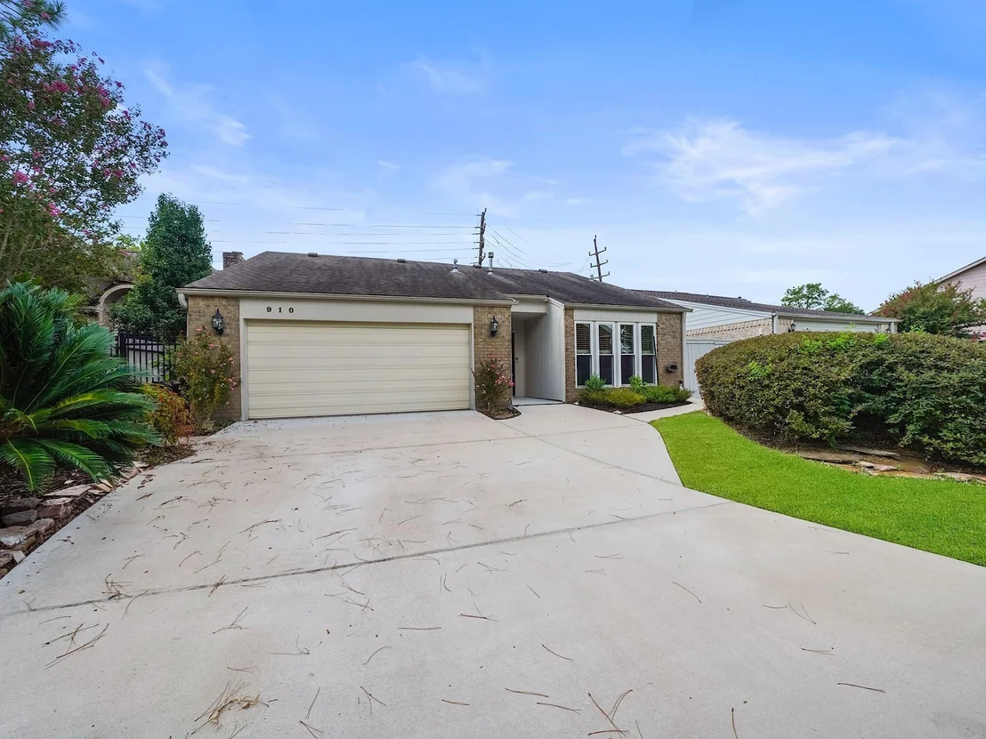 Photo of 910 Enclave Parkway