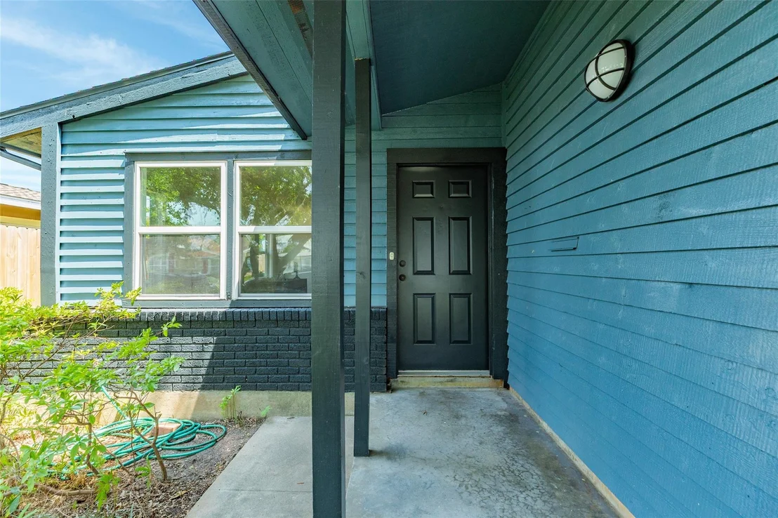 Photo of 8 Lyncrest Drive