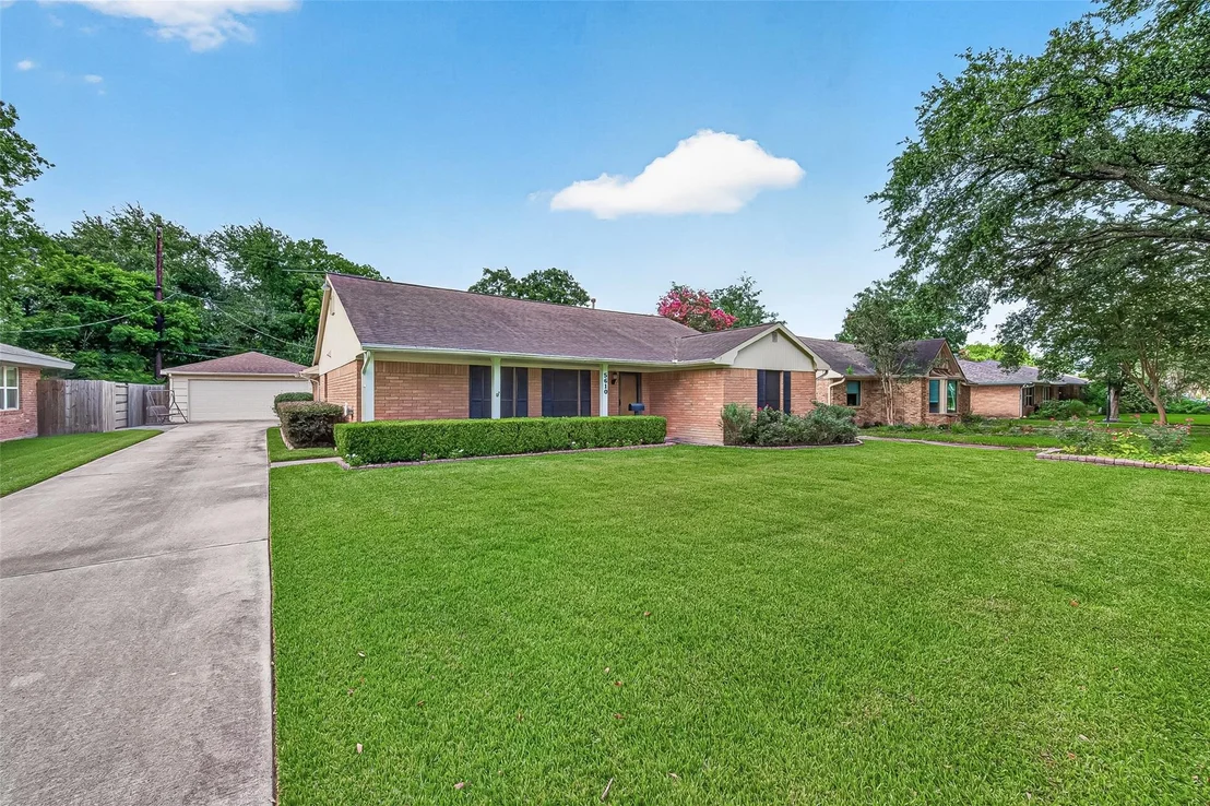 Photo of 5610 Belrose Drive