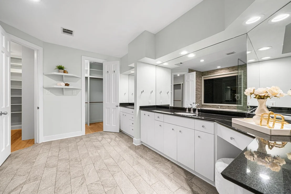 Photo of 102 Lakeside Oaks Drive