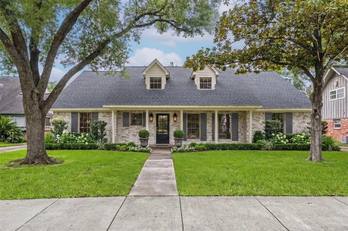 Photo of 7827 Meadowbriar Lane