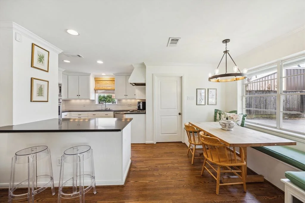 Photo of 8014 Meadowbriar Lane