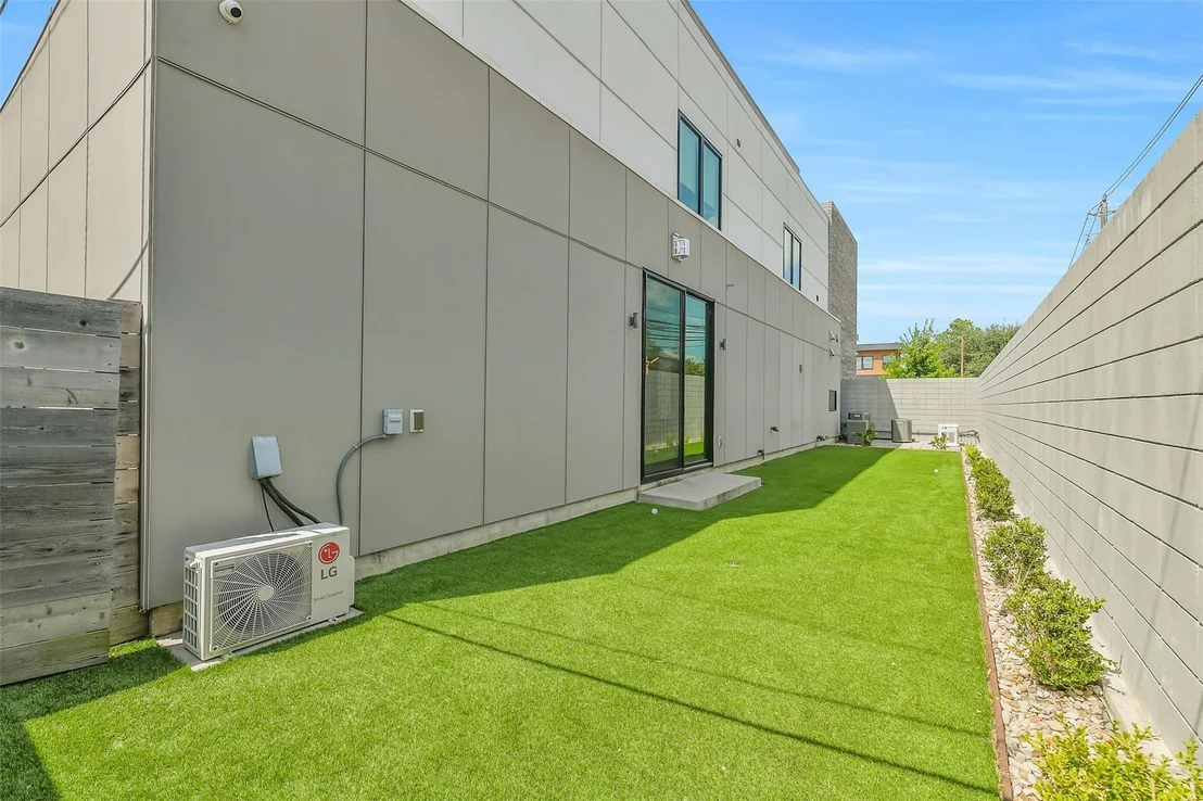Photo of 3003 Virginia Street