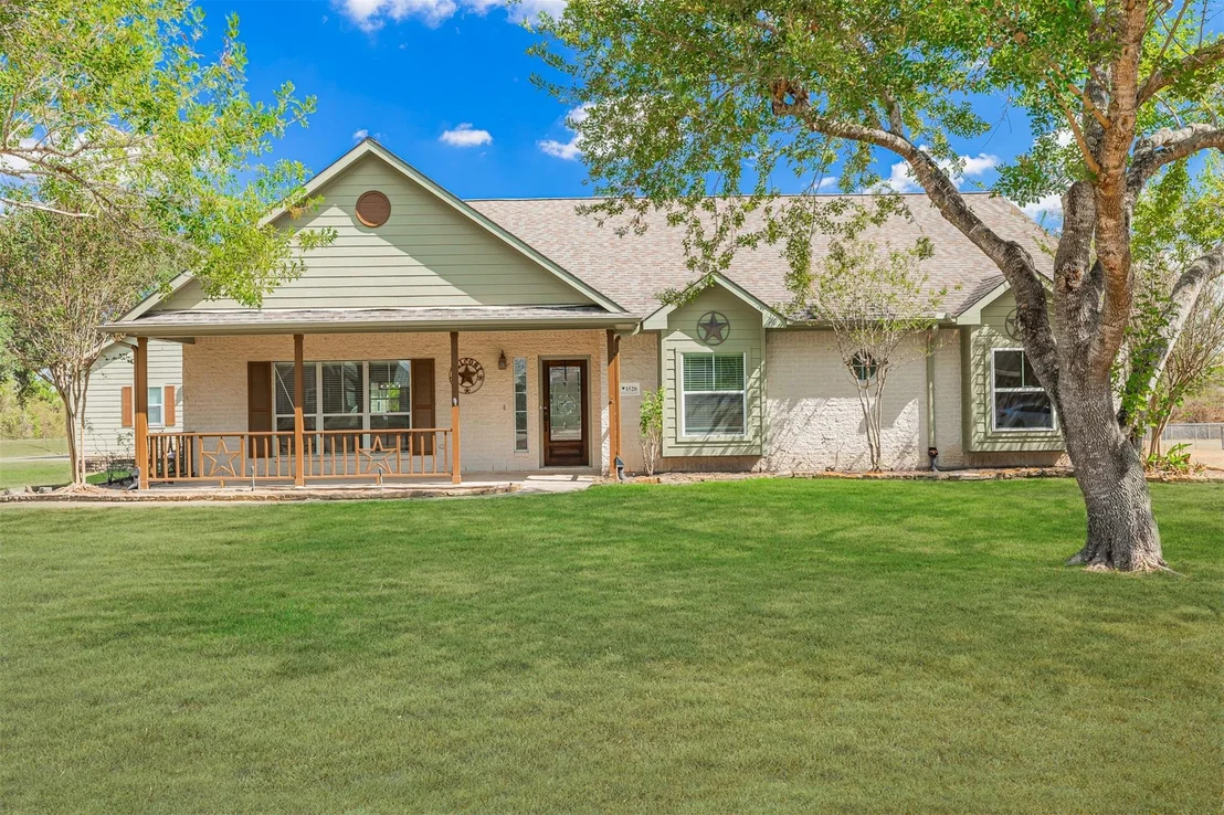 Photo of 1520 Lakefield Drive