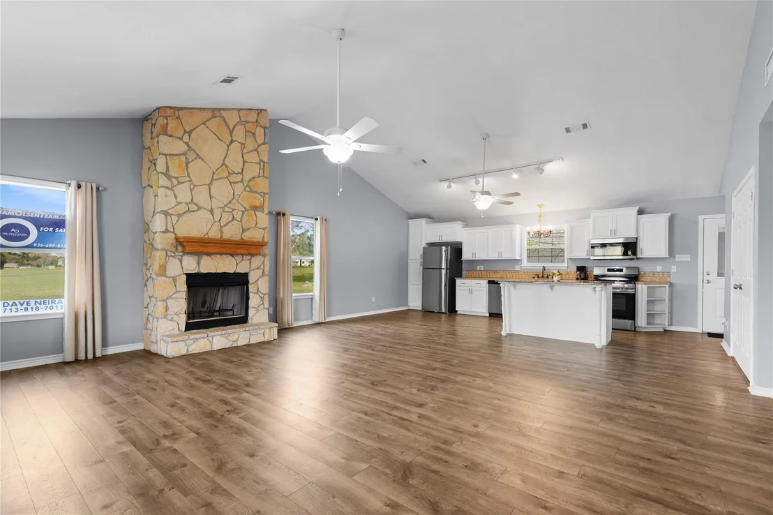 Photo of 140 Meadowview Drive