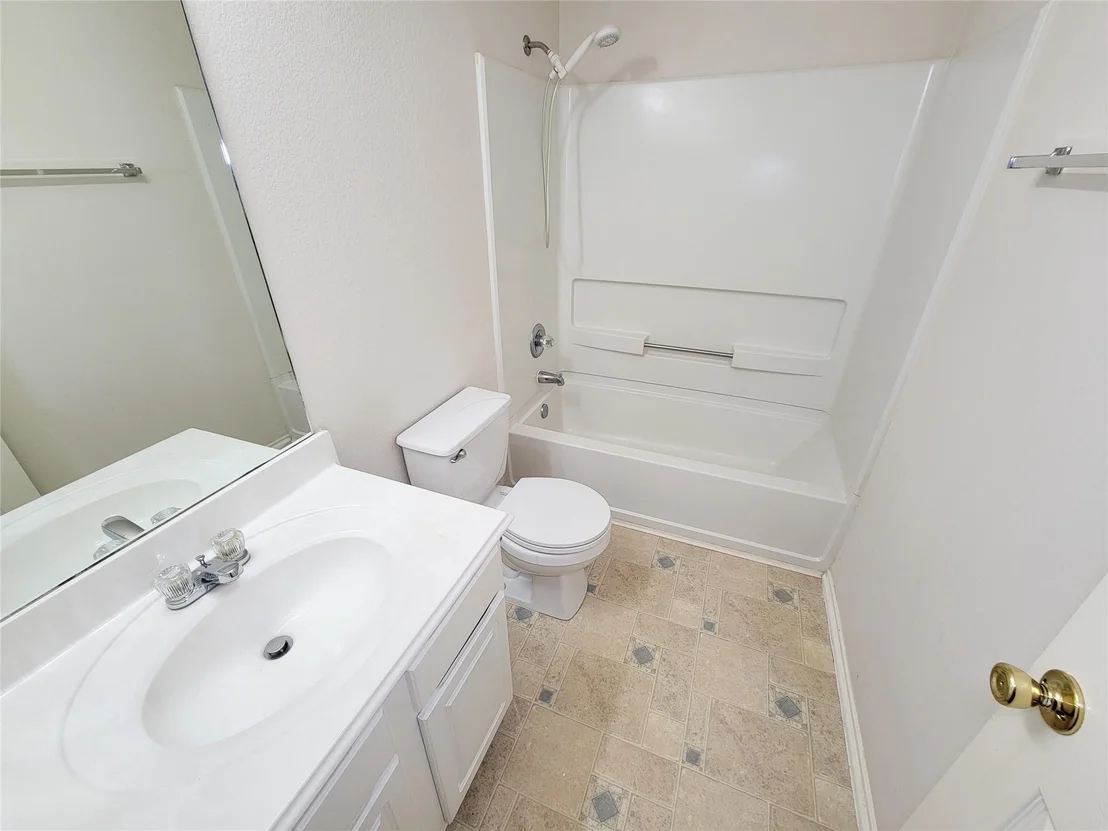Photo of 5746 Roehampton Court