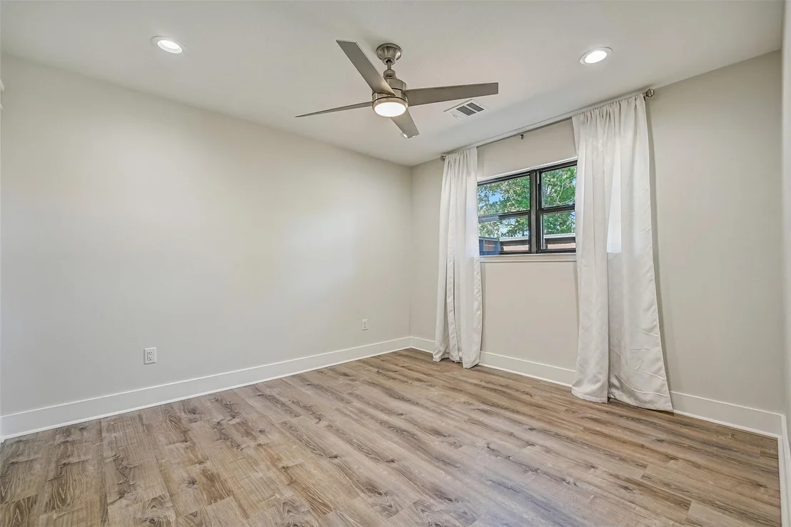 Photo of 921 Falling Leaf Drive