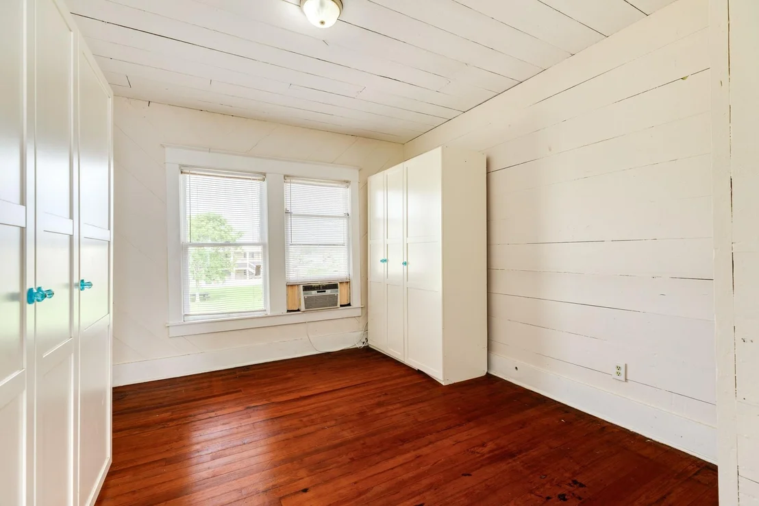 Photo of 331 W Broad Street