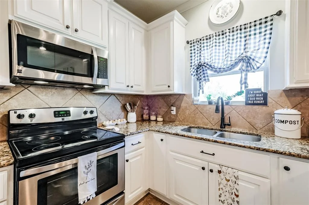 Photo of 5947 Mockingbird Lane