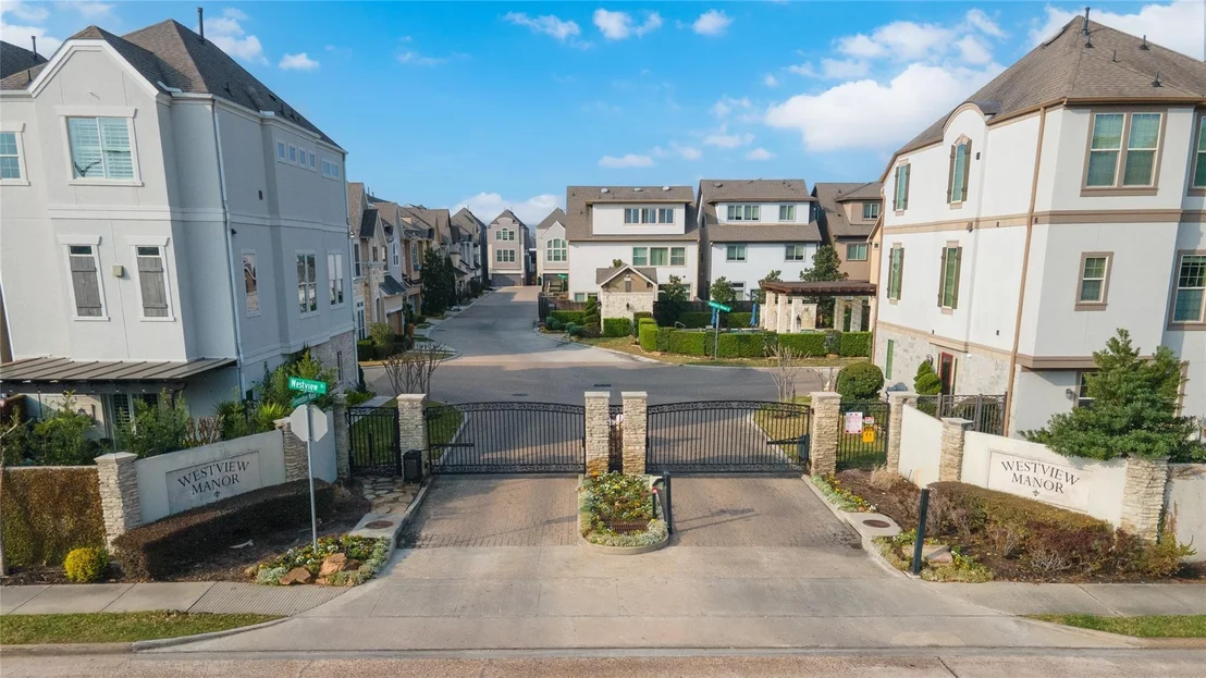Photo of 1415 Devonshire Manor Lane