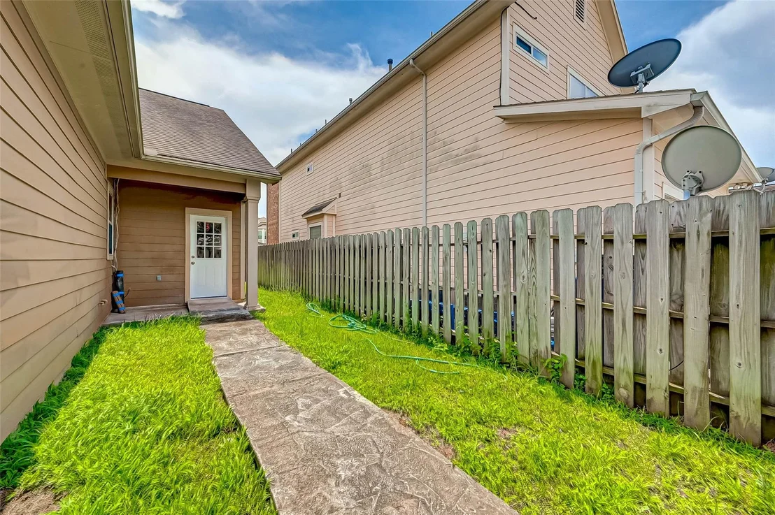Photo of 7130 Pavilion Drive