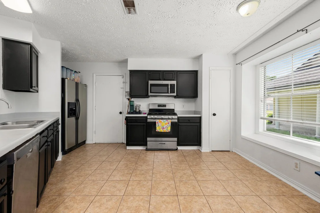 Photo of 327 Brompton Court