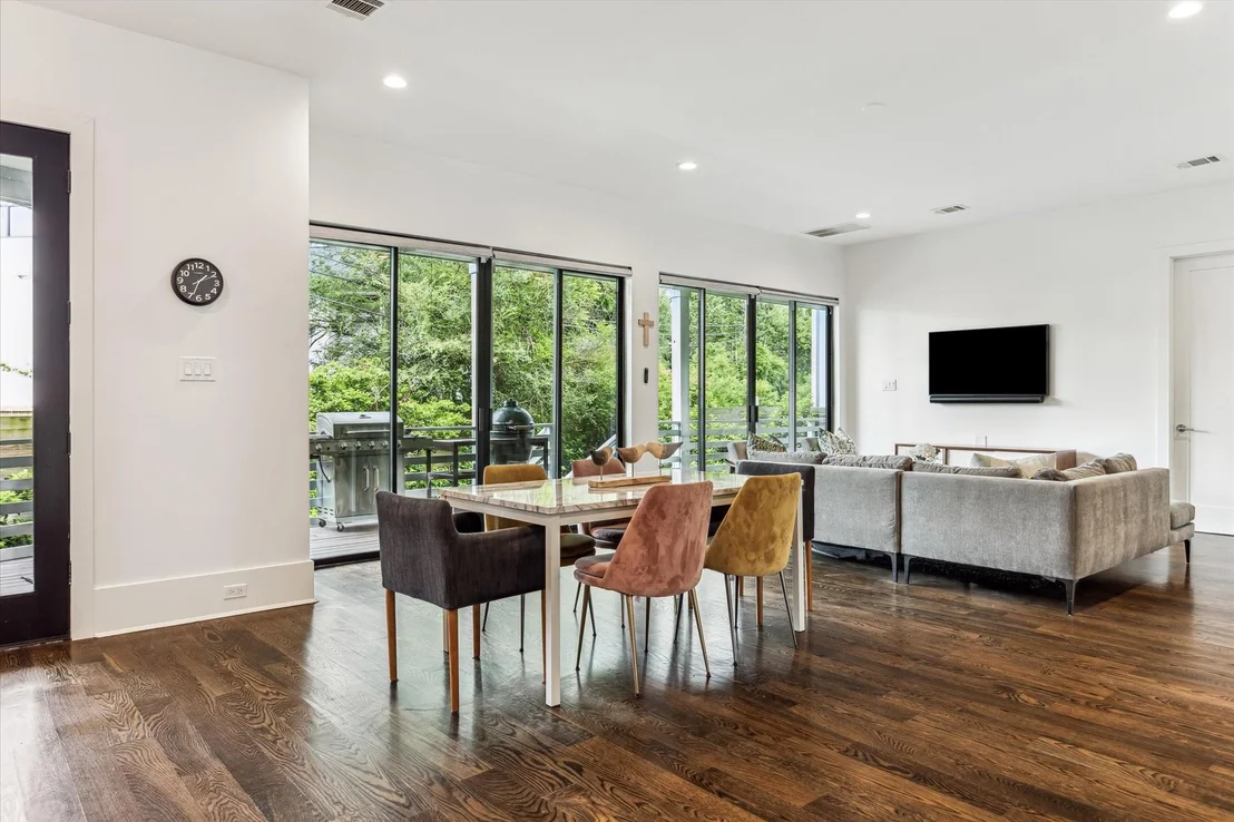 Photo of 1010 Waltway Drive
