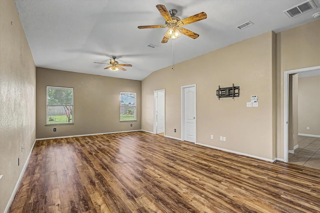 Photo of 630 W Newport Bend
