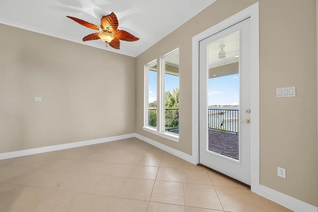 Photo of 2242 Marina Way