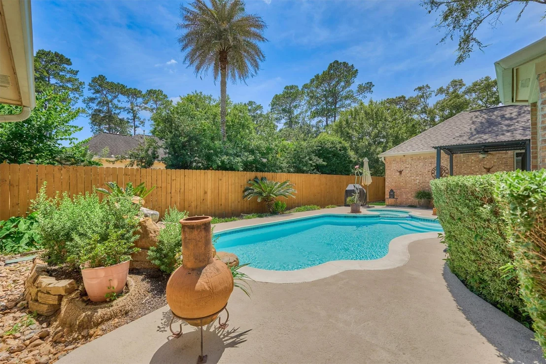 Photo of 423 Pine Edge Drive