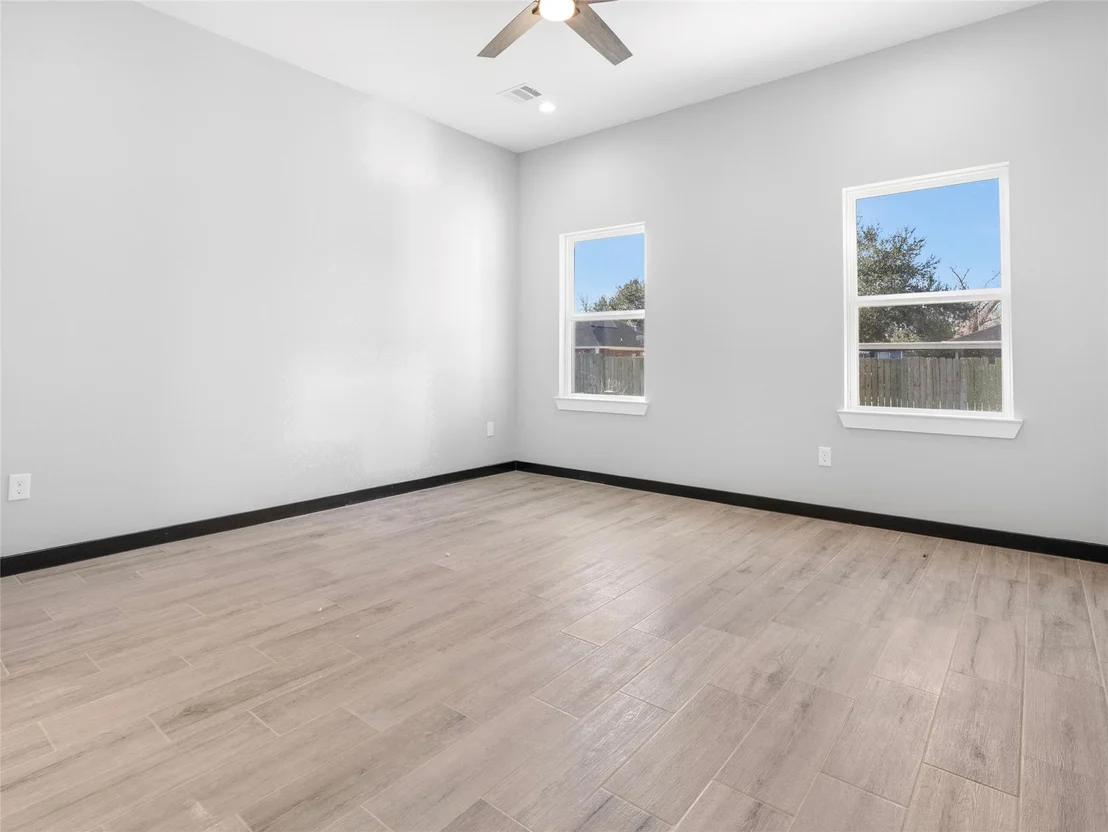 Photo of 209 Silverleaf Street