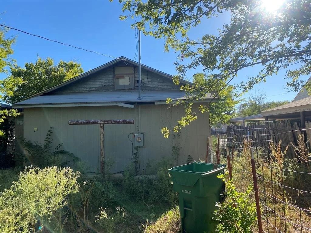 Photo of 307 E Summit Avenue
