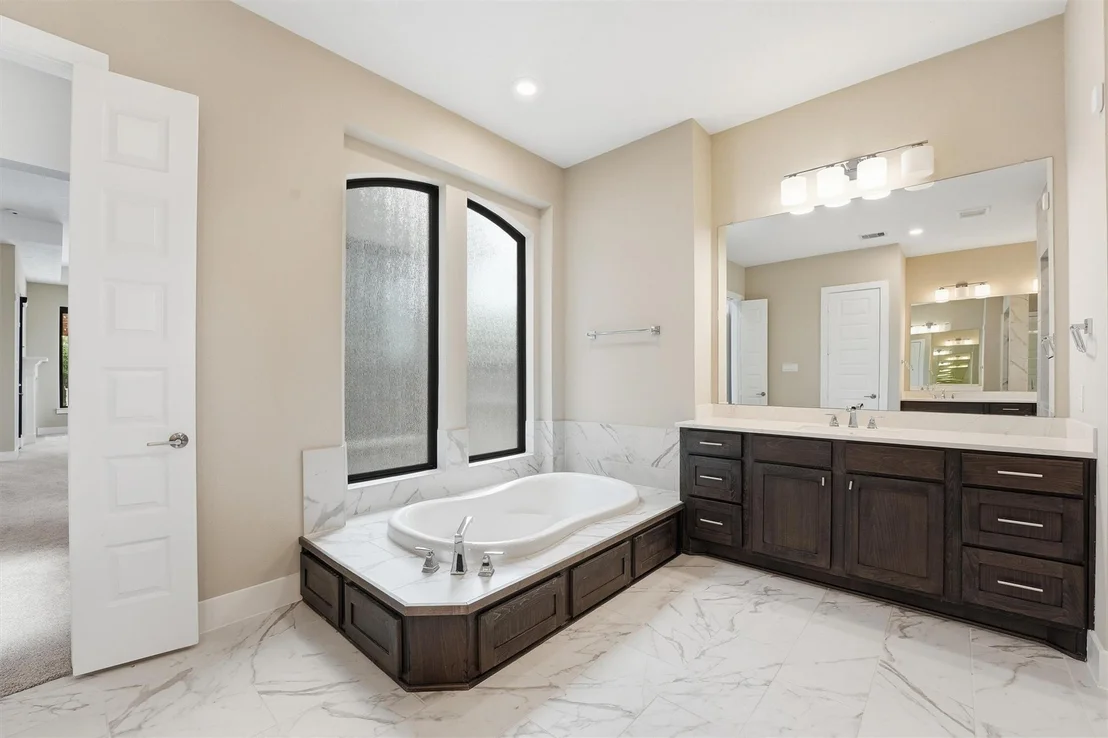 Photo of 4715 Lake Crest Drive
