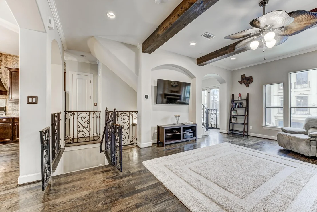 Photo of 2308 Couch Street