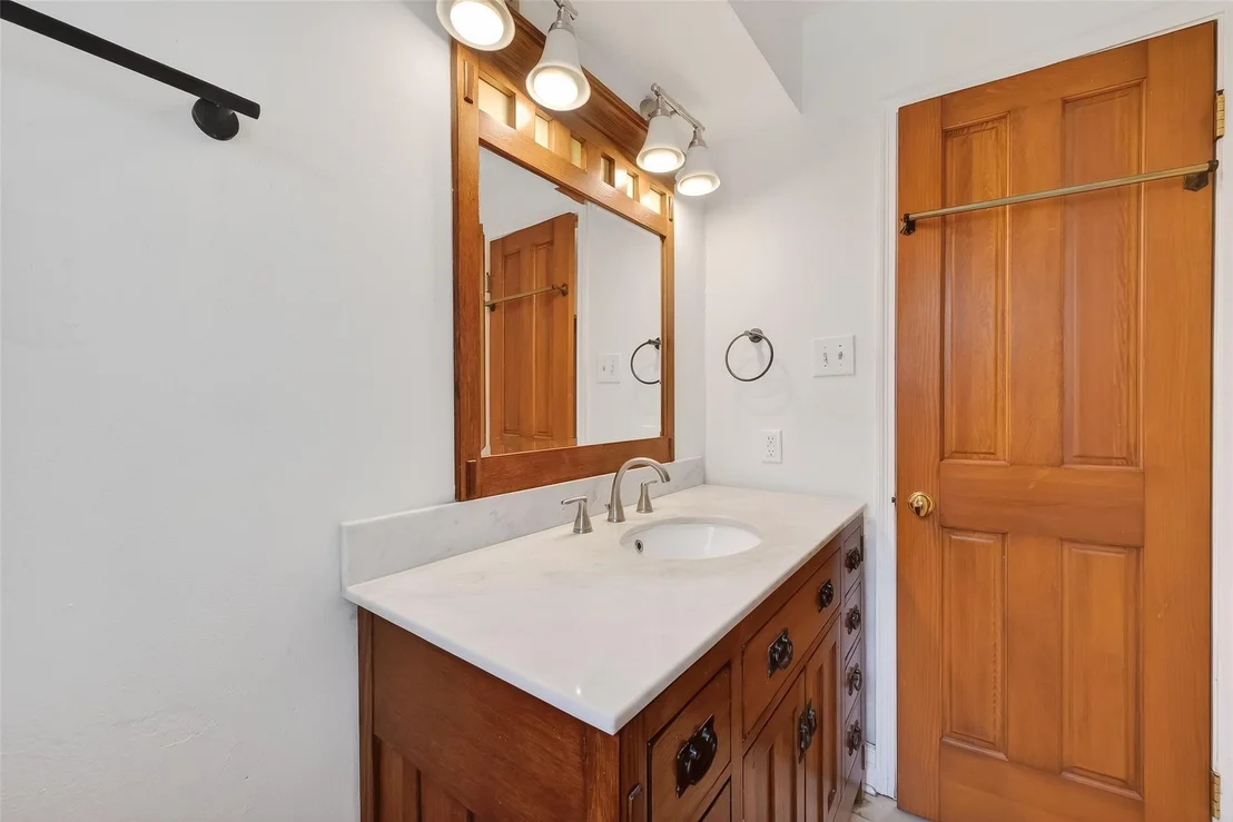 Photo of 906 Pear Tree Lane