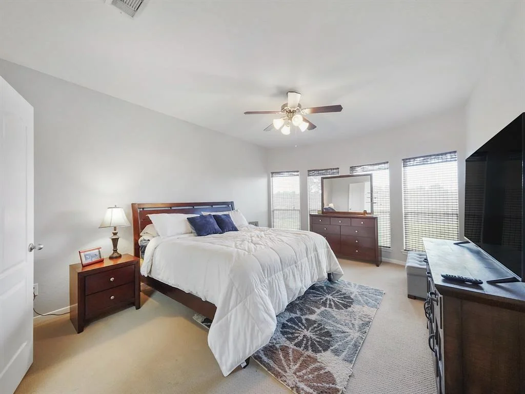 Photo of 25959 Ravenside Drive