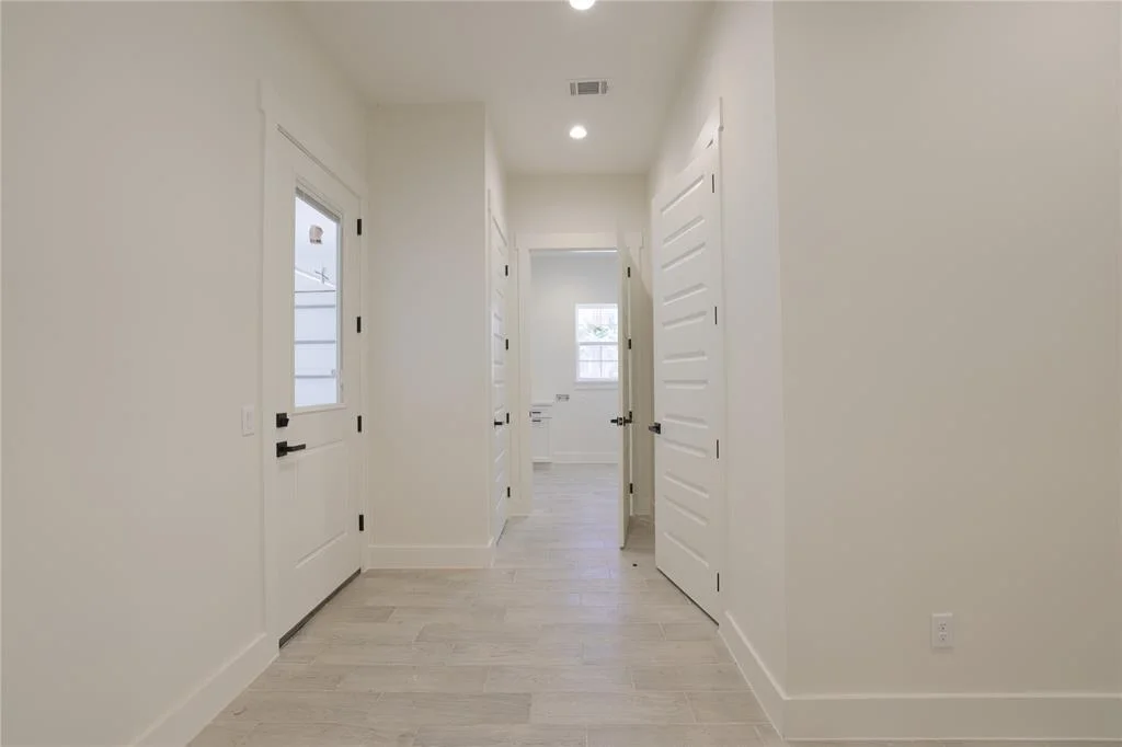 Photo of 9477 Leeward Cove