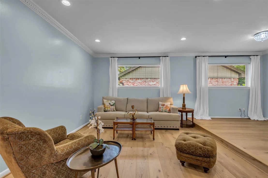 Photo of 10127 Hazelhurst Drive