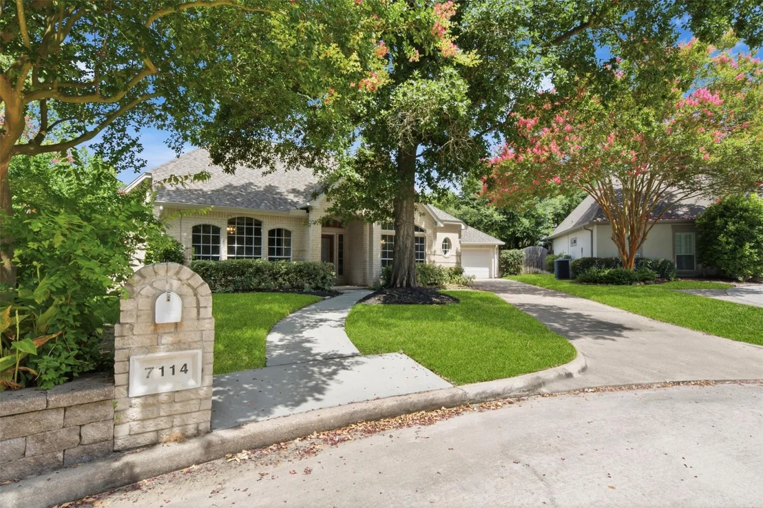 Photo of 7114 Centre Oaks Drive