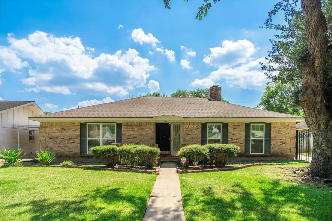 Photo of 8923 Hendon Lane