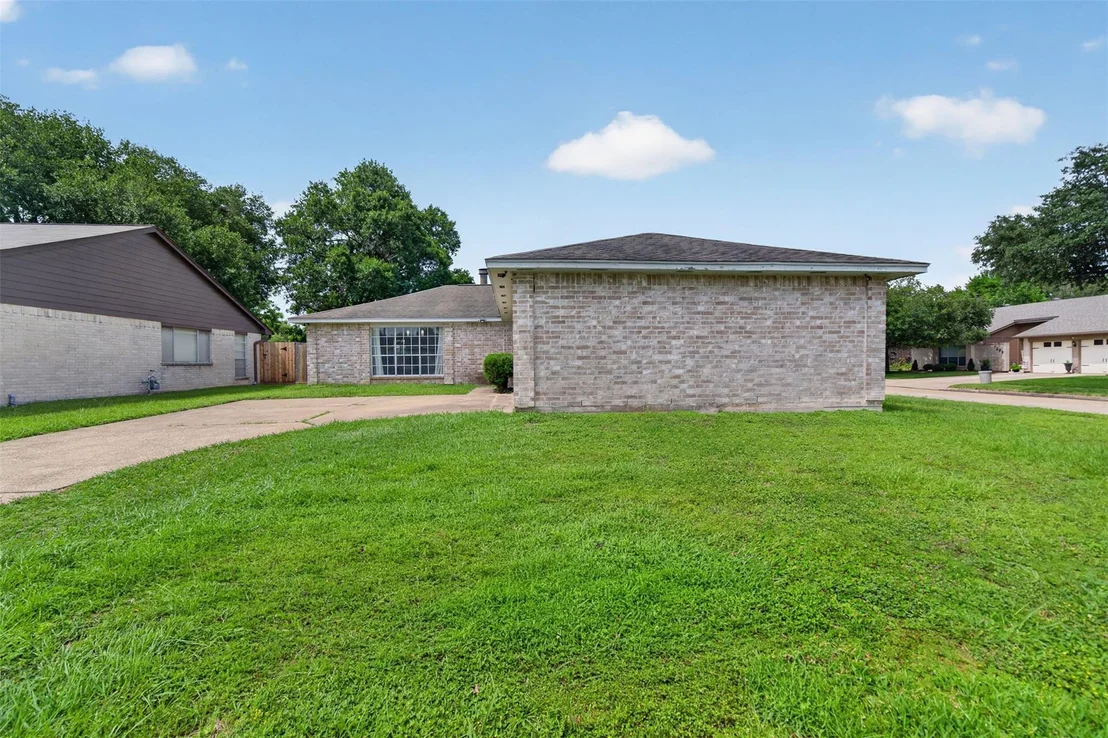 Photo of 17002 Dew Drop Lane