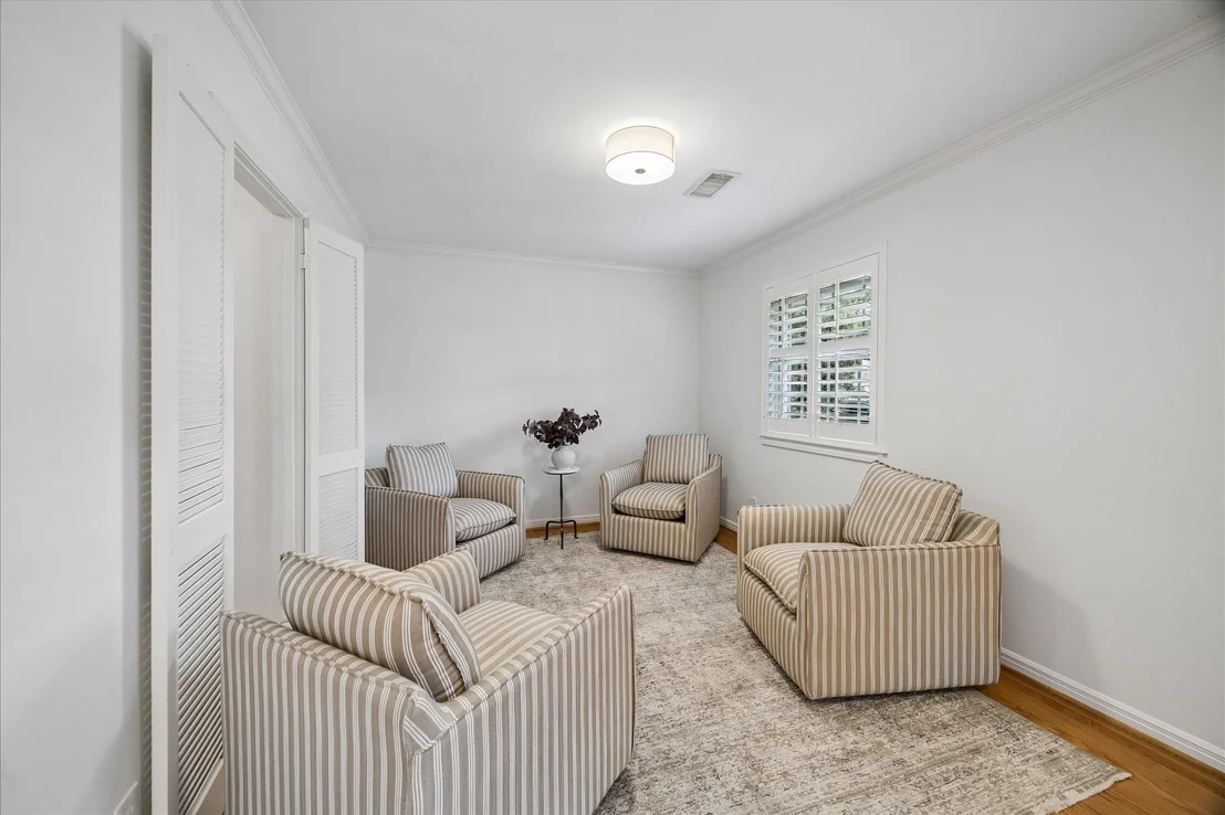 Photo of 7623 Meadowvale Drive