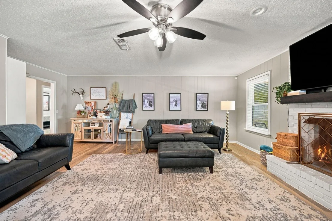 Photo of 100 N Oak Drive