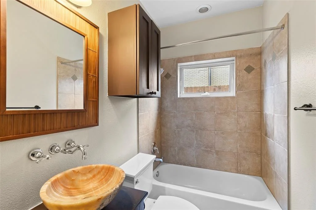 Photo of 416 Lovett Boulevard